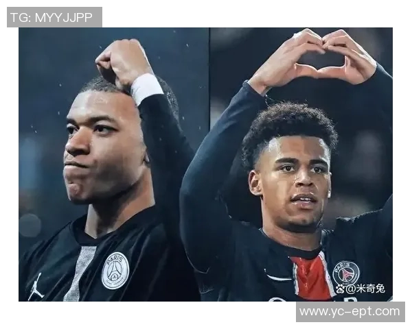 足球明星印花衣物热潮引领时尚潮流年轻人追逐偶像的最佳选择